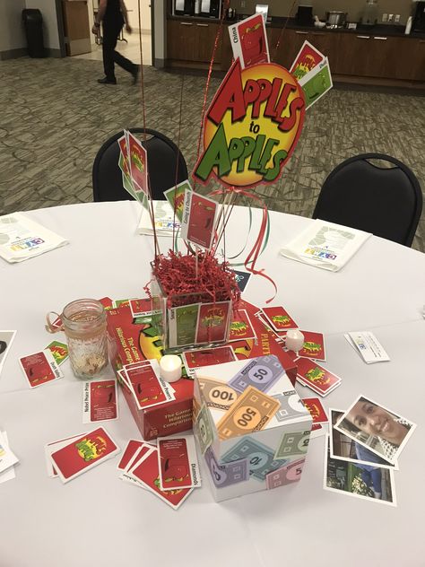 Game Centerpieces Ideas, Board Game Center Piece, Board Game Night Decorations, Board Game Table Centerpieces, Game Night Prom Theme, Board Game Party Favors, Board Game Wedding Centerpieces, Game Night Centerpieces, Board Game Centerpieces