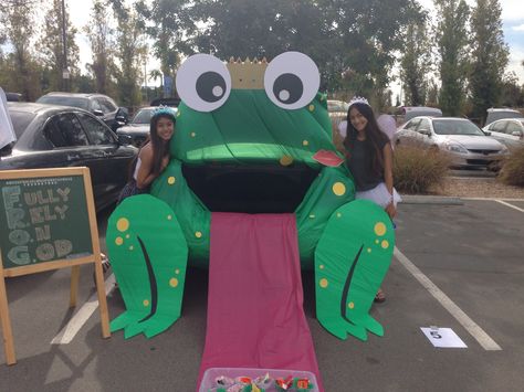 Mini Golf Trunk Or Treat, Frog Trunk Or Treat Ideas, Frog Trunk Or Treat, Trunk Decor, Trunker Treat Ideas, Trunk Ideas, Festival 2024, Door Decorating, Car Decorations