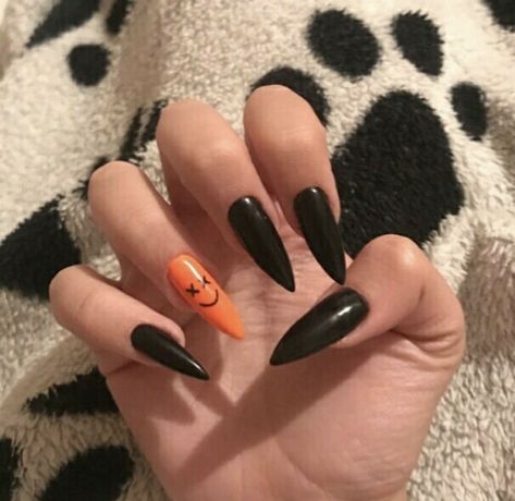 Black And Orange Nails, Orange And Black Nails, Retirement Messages, Black Acrylic Nails, Orange Nails, Black Nails, Halloween Nails, Short Nails, Maquillaje De Ojos