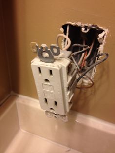 Outlet Wiring, Basic Electrical Wiring, Home Electrical Wiring, House Wiring, Electrical Work, Diy Electrical, Electrical Projects, Diy Home Repair, Shop Plans