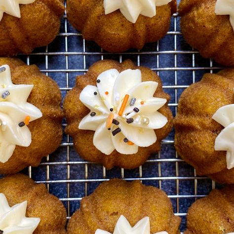 Mini Pumpkin Spice Bundt Cakes, Gluten Free Mini Pumpkin Bundt Cakes, Mini Bundt Cakes Halloween, Pumpkin Mini Bundt Cake Recipes, Thanksgiving Mini Bundt Cakes, Mini Pumpkin Bundt Cake Recipes, Mini Pound Cakes Bundt Pans, Nothing But Bundt Cake Recipes, Pumpkin Mini Bundt Cakes