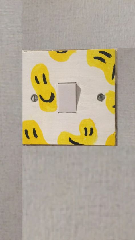 Cute Ways To Paint Your Light Switch, Painted Outlet Covers Aesthetic, Light Switch Covers Diy Paint Aesthetic Easy, Diy Light Switch Cover Ideas Paint, Socket Painting Ideas, Light Switch Art Paint, Painted Charger Cube Ideas, Light Switch Covers Diy Paint Aesthetic, Outlet Painting Ideas Easy