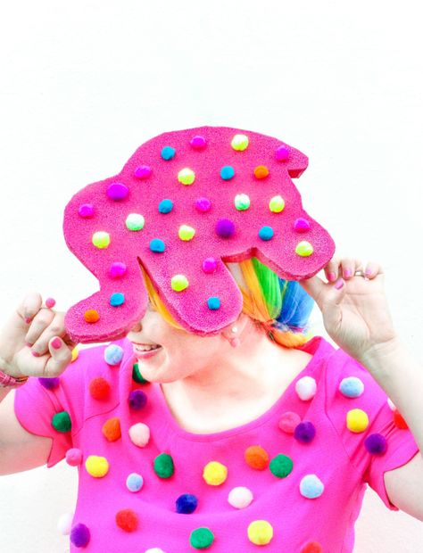 DIY animal cracker costume with ADORABLE fascinator Animal Cookie Costume, Cookie Halloween Costume, Animal Costumes Diy, Frosted Animal Crackers, Cookie Halloween, Cookie Costume, Animal Cracker, Circus Animal Cookie, Animal Cookie