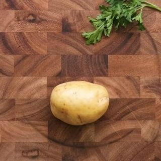 Tornado Potatoes, Tornado Potato, Baked Potato Chips, Potatoes Recipes, Healthy Potato Recipes, Potato Snacks, Buzzfeed Food, Vegetarian Dishes, Potato Recipes