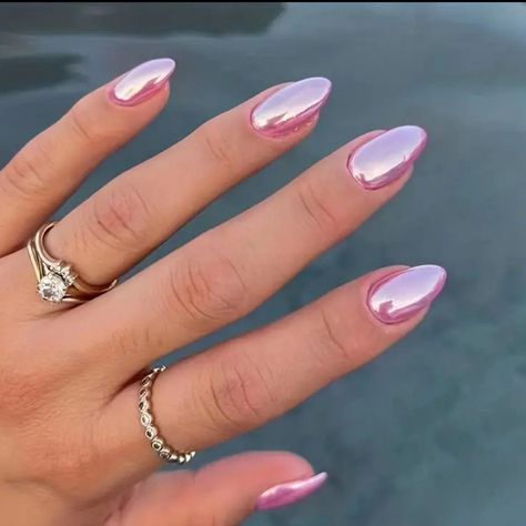 Trendy May Nails to Brighten Up Your Summer Pink Chrome Nail Powder, Purple Chrome Nails, Pink Chrome Nails, Chrome Nails Designs, Light Pink Nails, Summery Nails, Almond Nail, Short Acrylic Nails Designs, Pink Nail