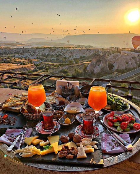 Best Winter Destinations, Museum Hotel, Turkey Photos, Cappadocia Turkey, Winter Destinations, Photo Style, Destination Voyage, Romantic Dinners, Travel Aesthetic