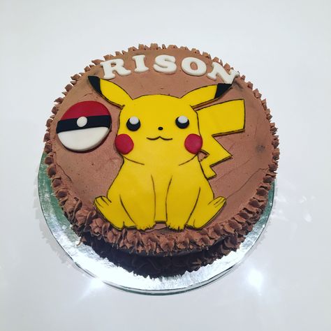 Pokemon cake Pikachu Fondant Cake, Chocolate Pokemon Cake, Pikachu Buttercream Cake, Pikachu Cake Birthdays, Pokeball Cupcake Cake, Pickachoo Cake Design, Pikachu Cake, Pokemon Cake, Bento Cake