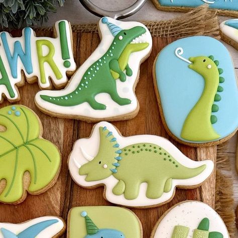 Andre Cookies on Instagram: "Stomp, Chomp and Roar!!!! One of my favorite sets so far, when I saw the invite I knew exactly I had to do those designs. Happy Birthday Adrian   #cookies #cookieoftheday #dinosaurcookies #dinosaurs #birthdaycookies #ediblefavors #cookieart #galletas #galletasdinosaurus #galletasdecoradas #galletasguatemala" 2nd Birthday Dino Cookies, Decorated Dinosaur Cookies, T Rex Cookies, Dinosaur Decorated Cookies, Dinosaur Birthday Cookies, Dinosaur Cookies Decorated, Dinosaur Cookies, Edible Favors, Cookie Kit