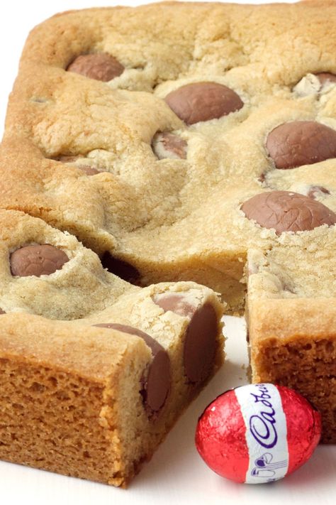 Easter Slice, Cookie Slice, Easter Baking Recipes, Easter Egg Cookie, Easter Biscuits, Easter Egg Cookies, Tea Cakes Recipes, Easter Sweets, Bake Cakes