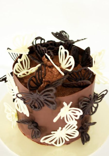 Chocolate Butterfly Cake Decorations, Chocolate Butterfly Cake, Butterfly Chocolate, Butterfly Theme Cake, Chocolate Butterfly, Chocolate Decor, Chocolate Butterflies, Butterfly Cake Decorations, Cupcake Toppings