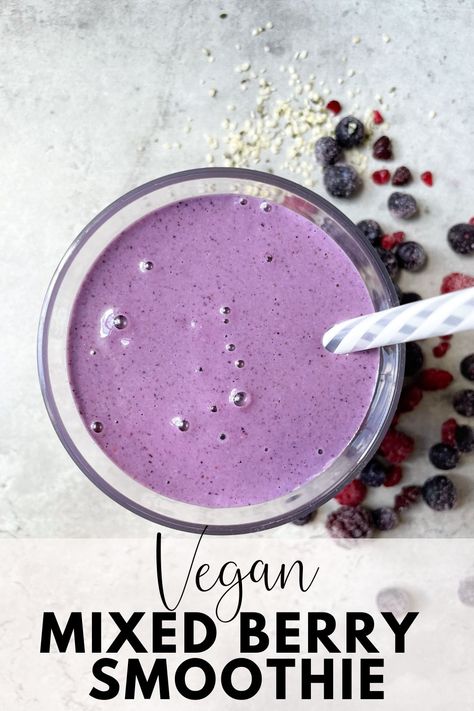 Vegan Berry Smoothie, Raw Vegan Smoothie Recipes, Raw Vegan Smoothie, Vegan Smoothie Recipes, Mixed Berry Smoothie, Berry Smoothie Recipe, Smoothie Mix, A Healthy Breakfast, Smoothie Bowls