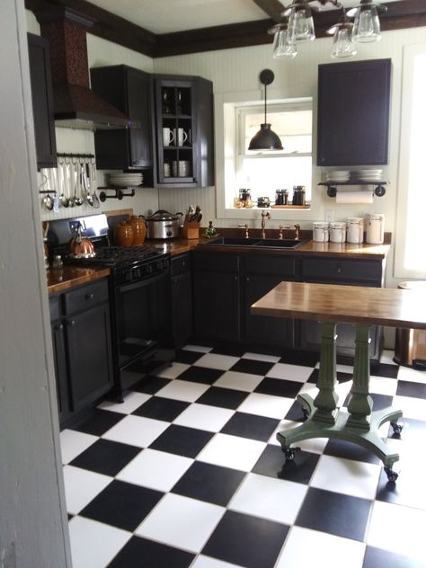 Dark House Interior Design, Vibey Rooms, Checkered Floor, Dream House Rooms, Black Kitchens, Parma, Dream House Decor, Retro Kitchen, House Inspo