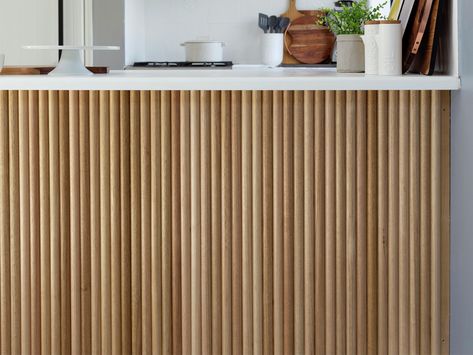 How to create a dowel timber feature wall - Bunnings New Zealand Feature Timber Wall, Wood Dowel Wall, Wooden Panel Wall, Wood Slat Backsplash, Dowel Wall, Dowel Rod Wall, Timber Feature Wall, Timber Kitchen, Treated Timber