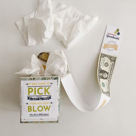 Fun Money Gift Ideas, Creative Ways To Give Cash, Cash As A Gift, Easy Graduation Gifts, Money Roll, Gift Ideas Creative, Easy Birthday Gifts, Money Gift Ideas, Best Graduation Gifts