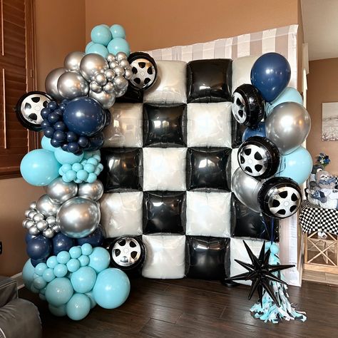 How amazing is this foil balloon backdrop 🤩 How many fun themes can you have with this wall? 😎 . . . . . #babyshower #babyshowerballoons #racecarsballoons #racecars #bikerboys #babyshowerideas #babyshowers #ballooninspo #balloonart #tuftexballoons #tampaballoons #tampaballoondelivery #tampaballoonartist #tampaevent #tampaeventplanner Foil Balloon Backdrop, Checkered Backdrop, Racing Birthday, Car Themed Parties, 10 Birthday, 30 Birthday, Cars Theme Birthday Party, Balloon Delivery, Car Themes