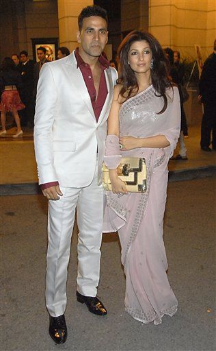 akshay-kumar & twinkle-khanna Akshay Kumar And Twinkle, Akshay Kumar Style, Modern Royalty, Bengali Saree, Royal Decorations, Dilip Kumar, Twinkle Khanna, Cotton Pants Women, Wedding Dresses Men Indian