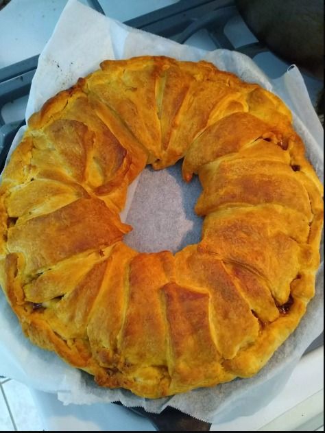 Taco Crescent Roll Pizza... - Grandma’s Easy recipes Upside Down Taco Bake, Bundt Cake Taco Ring, Taco Ring With Tortillas Bundt Pan, Taco Bundt Recipe, Upside Down Taco Ring, Taco Bundt Cake, Bundt Pan Taco Ring, American Tacos, Crescent Roll Taco Ring