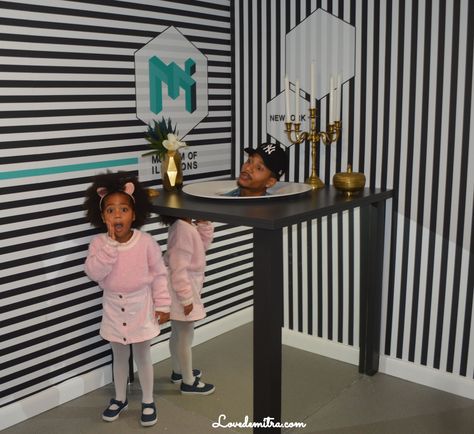 Museum of Illusions NYC #museums #Museumofillusions #NYC #Family #blogger #Art #Lovedemitra Selfie Museum Ideas Diy, Illusion Art Installation, Illusion Museum Aesthetic, Museum Of Selfies, Nyc Museums, Museum Of Illusions Nyc, Museum Of Illusions, Selfie Museum, Nyc Family