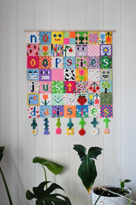 Hama Bead Projects, Melty Bead Crafts, Perler Bead Display Ideas, Perler Bead Home Decor, Perler Bead Decor, Bead Art Ideas, Melty Beads Ideas, Perler Bead Art Ideas, Cute Perler Bead Ideas