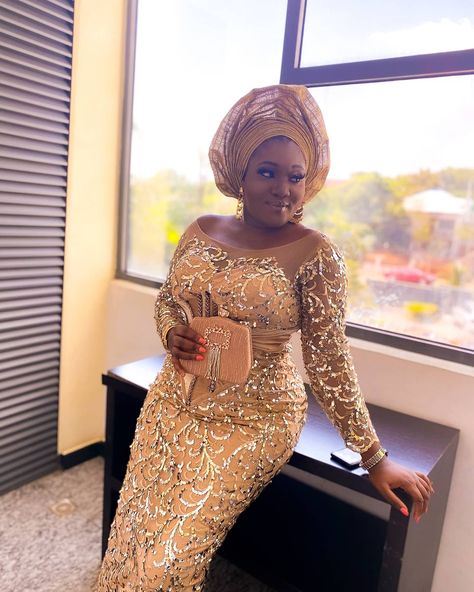 Asoebi Designs, Owambe Styles, Nigerian Dress Styles, Nigerian Party, Posh Dresses, Aso Ebi Lace Styles, Lace Dress Classy, Nigerian Dress, African Weddings