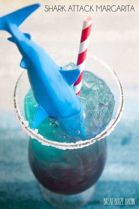 My Shark Attack Margarita is the best cocktail to watch every minute of the great white hunts and shark attack recaps on Shark Week! Shark Week Drinks, Shark Week Recipes, Shark Week Crafts, Shark Week Party, Bread Booze Bacon, Blue Margarita, Shark Themed Party, Tipsy Bartender, Creative Recipes