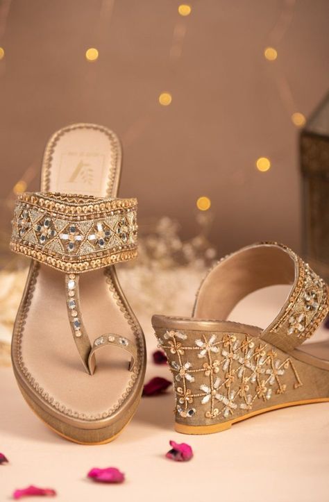 6 Must-Have Footwears for an Indian Bride Stylish Shoes Heels, Bridal Sandals Heels, Wedding Footwear, Bridal Wedges, Bride Workout, Bride Sandals, Shoe Hacks, Bridal Sneakers, Wedding Dress Jewelry