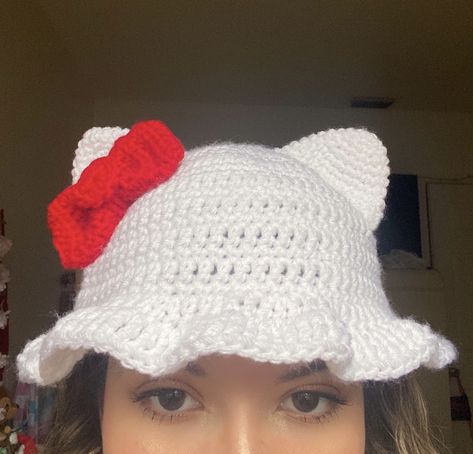 Credit acc: @jellurs Pola Topi, Hello Kitty Crochet, Mode Crochet, Crochet Business, Kawaii Crochet, Crochet Bucket Hat, Crochet Fashion Patterns, Fun Crochet Projects, Hello Kitty Collection