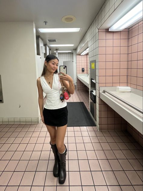 ootd, casual outfit, date outfit, boots, steve madden, brandy melville, urban outfitters Madden Boots Outfit, Steve Madden Boots Outfit, Brown Boots Outfits, Outfit Boots, Outfit Date, Madden Boots, Date Outfit, Steve Madden Boots, Dream Style