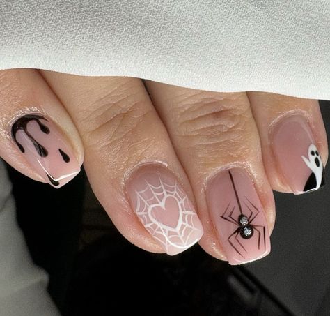 Spider Web Nails, Web Nails, Nail Art Halloween, Holloween Nails, Halloween Nails Easy, Halloween Acrylic Nails, Cute Halloween Nails, Black Nail, Halloween Nail Designs