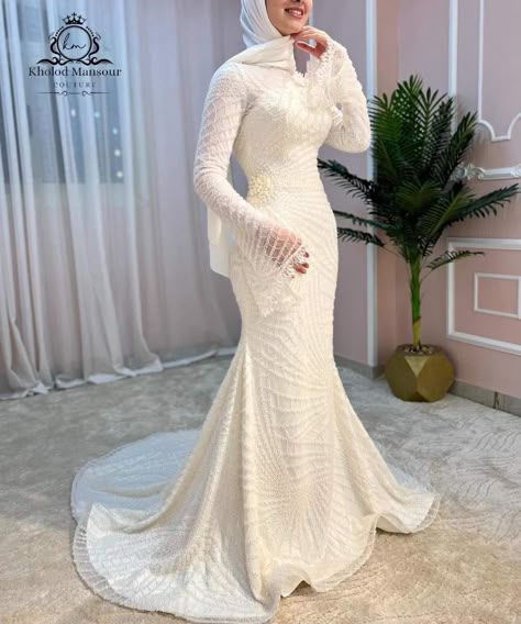 Unique Wedding Gowns Color, Engagement Dress Hijab Simple, Engagement Dress Hijab, Dress Hijab Simple, Simple Engagement Dress, Simple Elegant Dress, Elegant Long Sleeve Wedding Dresses, Hijab Dress Party, Hijab Simple