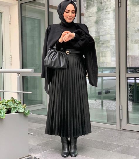 Dress For Hijab, Black Outfit Hijab, Maroon Hijab, Rich Style, Outfits Hijab, Korean Outfit Street Styles, Leather Pleated Skirt, Women Shirt Top, Exo Xiumin