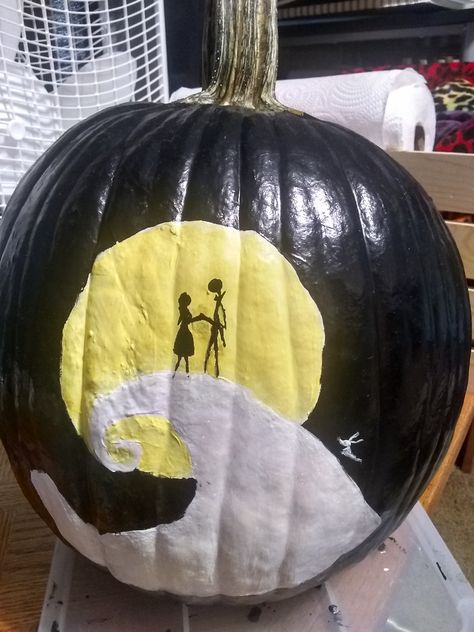 Spirit Disney, Cute Painted Pumpkin Ideas, Disney Pumpkin Painting, Nightmare Before Christmas Pumpkin, Halloween Pumpkin Crafts, Jack Skellington Pumpkin, Creative Pumpkin Painting, Cute Pumpkin Carving, Creative Pumpkin Decorating