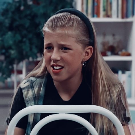 Fuller House Stephanie, Full House Characters, Full House Michelle, Danny Tanner, Stephanie Tanner, Michelle Tanner, Jodie Sweetin, Straight Hair Cuts, Fuller House