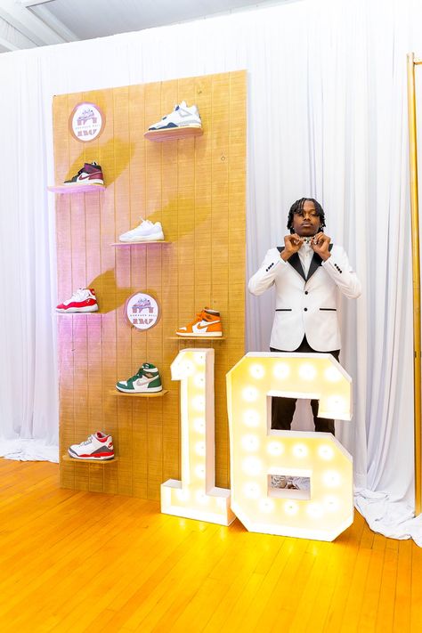 Sneaker Ball Backdrop, Sneakerball Decor, Sneaker Ball Decor Ideas, Boy 16th Birthday Cakes, Sneaker Themed Party, Sneaker Ball Centerpiece Ideas, Sneaker Ball Decor, Sneaker Ball Ideas, Sneaker Ball Party Decorations