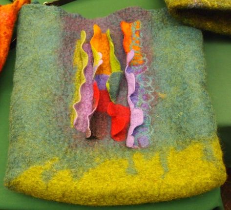 Wool love-functional fiber art: Fiona Duthie's Purse Class- Felter's Rendezvous 2014 Wool Felt Projects, Robert Motherwell, Wet Felt, Felting Tutorials, My Class, Felt Bag, Wet Felting, Felt Art, Felting Projects