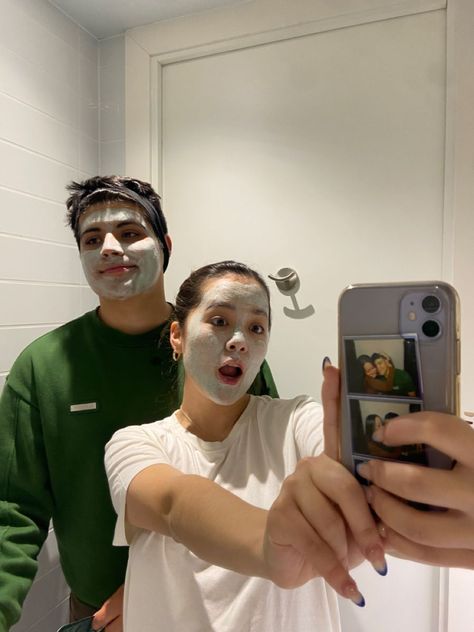 boyfriend girlfriend face masks skin care date inspo photo idea date idea skincare Caring Girlfriend Pictures, Skincare Date With Boyfriend, Skin Care Date Couple, Face Masks With Boyfriend, Skin Care With Boyfriend, Boyfriend Facial, Skincare With Boyfriend, Face Mask Date, Boyfriend Skincare