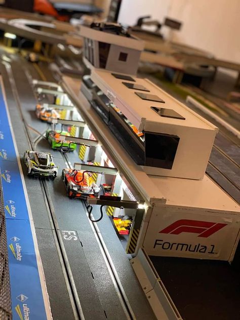 Hot Wheels Cars Display, Carrera Slot Cars, Scalextric Track, F1 Track, Slot Car Race Track, Dieselpunk Vehicles, Rc Track, Hot Wheels Display, Hot Wheels Garage