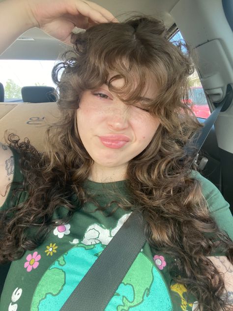 curly hair with bangs hairstyle With Bangs Hairstyle, Fluffy Curly Hair, Wavy Bangs, Bangs Hairstyle, Natural Curly Hair Cuts, Layered Curly Hair, Brown Curly Hair, Hairdos For Curly Hair, Haircuts For Curly Hair