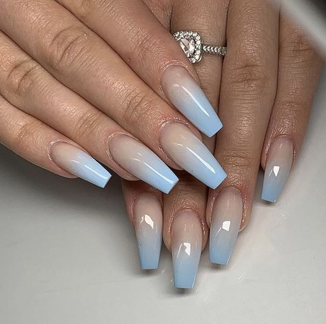 Silver Blue Ombre Nails, Blue Boomer Nails, Ombray Blue Nails, Pale Blue Ombre Nails, Baby Blue Nails Ombre, Blue And White Nails Ombre, White To Blue Ombre Nails, Light Blue Ombré Nails, Baby Boomer Bleu