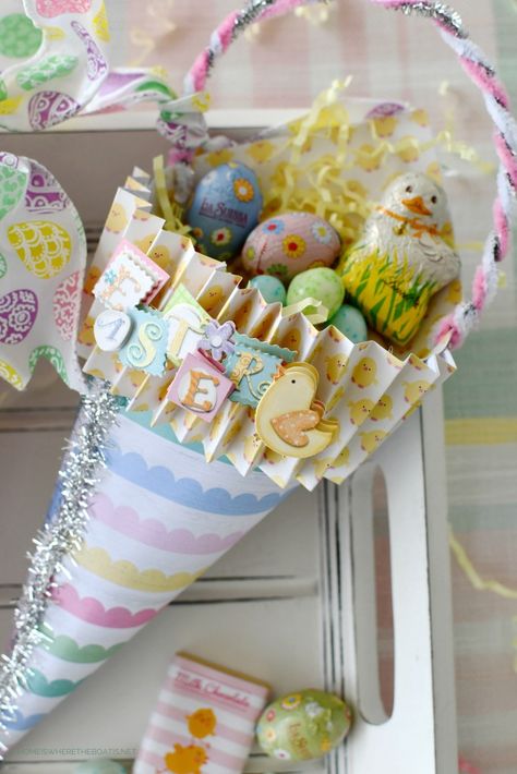 DIY Easter Treat + Candy Cones | ©homeiswheretheboatis.net #easter #diy #craft #candy Diy Easter Treats, Affordable Party Favors, Eggstra Special, Diy Easter Basket, Candy Cone, Easter Prints, Lamb Decorations, Easter Bunny Decorations, Diy Spring