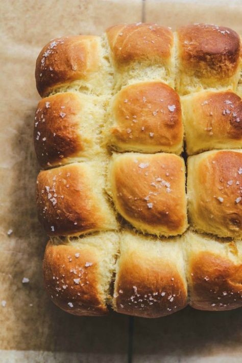 These soft and fluffy No Knead Dinner Rolls are easy enough for even the novice baker to make. Dough could be prepped a day ahead and baked the next day, which makes them perfect for the holidays! #bread #baking #nokneadbread #rolls #thanksgiving #recipe #savoringitaly Butter Dinner Rolls, Red Star Yeast, Baked Rolls, Homemade Dinner Rolls, Dinner Rolls Recipe, Food Magazine, Bread Rolls, Rolls Recipe, Dinner Rolls