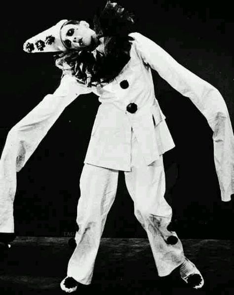 Pierrot Clown, Circus Aesthetic, Dark Circus, Vintage Clown, Circus Clown, Creepy Clown, The Clown, Clown Makeup, Arte Inspo