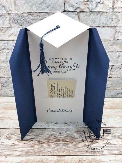 Graduate Cards Handmade, Graduation Gift Box Ideas Diy Card Holders, Graduation Cards 2023, Pop Up Graduation Cards Diy, Diy Graduation Cards Simple, Graduation Card Svg Free, Diy Graduation Cards High Schools, Home Made Graduation Cards, Graduation Gift Card Holders Diy