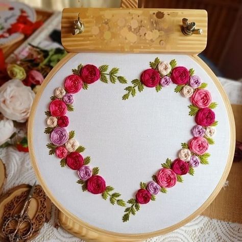 Frame Embroidery Ideas, Embroidery Frame Ideas, Embroidery Patterns Heart, Heart Embroidery Patterns, Woolen Embroidery, Cozy Dresses, Embroidery Heart, Embroidery Hoop Art Diy, Basic Hand Embroidery Stitches