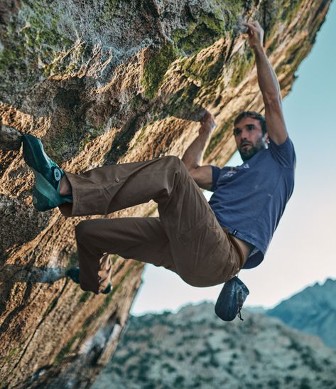 Find fresh inspiration for your climbing game. Read prAna’ Q&A with Rock Climbing legend Chris Sharma. Chris Sharma, Climbing Magazine, Types Of Climbing, Journey 2, Climbing Pants, Sport Climbing, Falling Back In Love, Climbing Gym, Rock Types