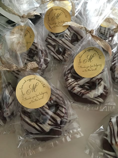 Chocolate Covered Pretzel Knots Wedding Favors Pretzel Knots, Wedding Party Favors Cheap, Unusual Wedding Favours, Bridal Shower Favors Diy, Simple Wedding Favors, Chocolate Covered Pretzel, Trendy Wedding Favors, Wedding Favours Thank You, Creative Wedding Favors