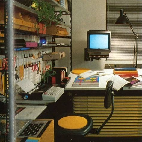 It's not a home office without a TV 📺 . . . #80s #1980s #eighties #80sinteriors #80sdesign #80sdecor #80soffice #office #art #retrotech #aesthetic #retro #retrocomputer #vintagetv #fashion #corporate #keyboard #theoffice #officedecor #interiors #interiordesign #design #vintage #workspace #officevibes #officelife #9to5 90s Office Interior, Retrotech Aesthetic, 80’s Interior Design, 80s Office Aesthetic, Retro Office Design, Vintage Computer Aesthetic, Vintage Workspace, 70s Office, Eclectic Home Office