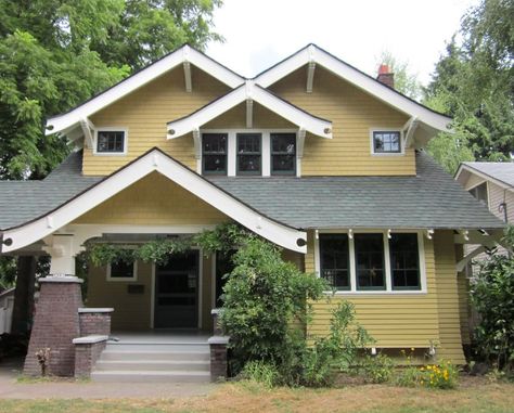 Laurelhurst 1912 Craftsman exterior House Exterior Bungalow, Port Cochere, Exterior Bungalow, 1918 House, Craftsman House Exterior, Yellow House Exterior, Craftsman Style Exterior, Craftsman Houses, Craftsman Homes