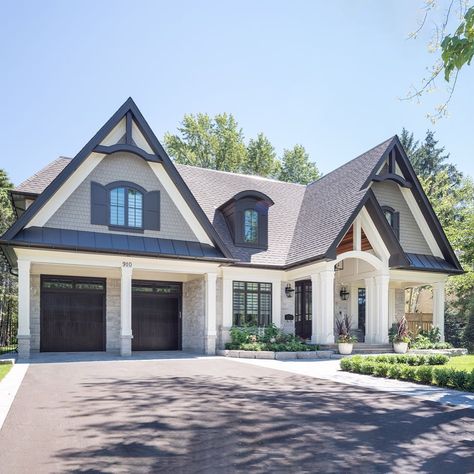 Evin Blake Home on Instagram: “(Swipe ◀️) This gorgeous transitional Craftsman home by homebuilder Prestige Homes of Mississauga, Ontario, checks off all of the wants on…” Transitional Craftsman, Craftsman Home, Craftsman Style Homes, Craftsmen Homes, Exterior House, House Goals, Craftsman House, Style At Home, Craftsman Style