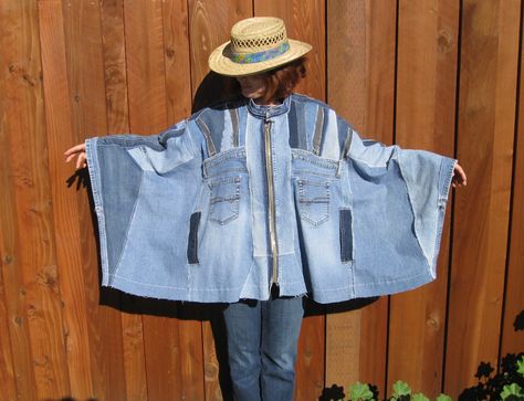 Denim poncho Denim Poncho, Ropa Upcycling, Cape Cloak, Cloak Coat, Blue Jeans Crafts, Denim Inspiration, Repurposed Clothing, Denim Ideas, Recycled Jeans